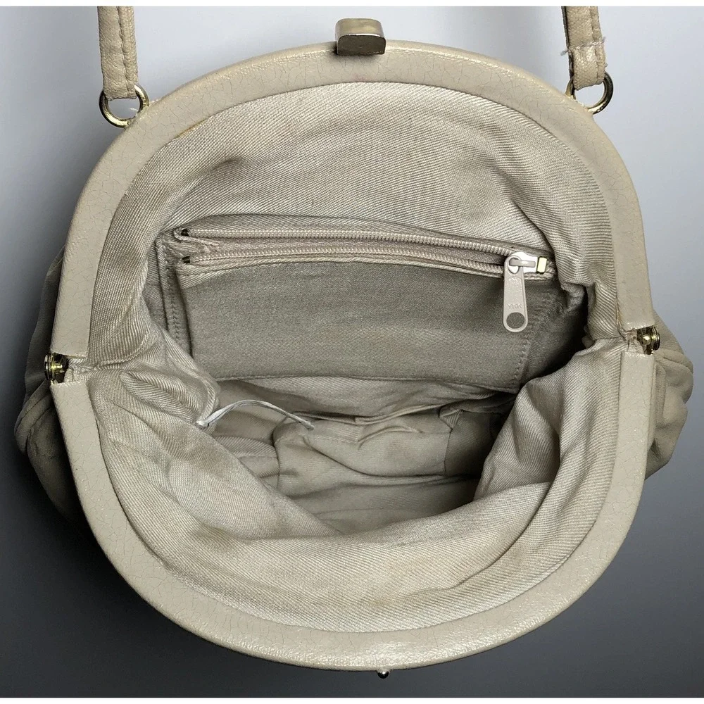 Vintage 70s Valerie Barad Beige Shoulder Bag Pleated Frame‎ Purse Made in Taiwan